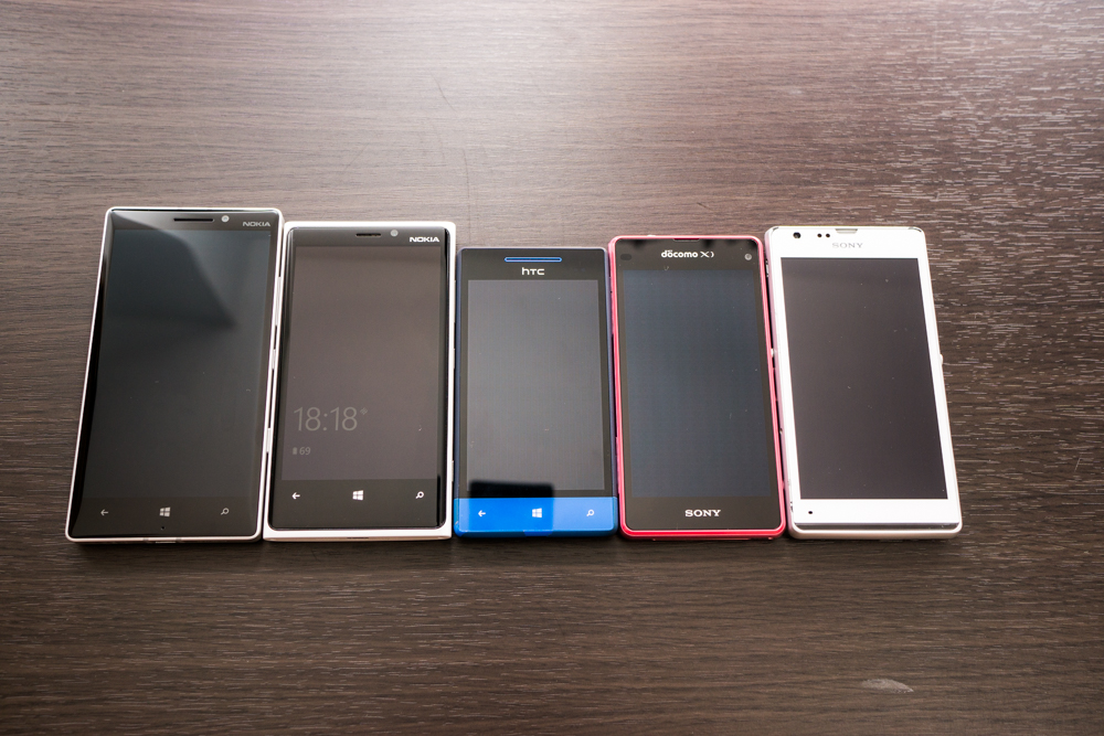左から、Lumia930, 920, HTC-8S, Xperia Z1f, Xperia SP